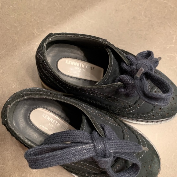 Kenneth Cole Toddler Shoes - Picture 2 of 3